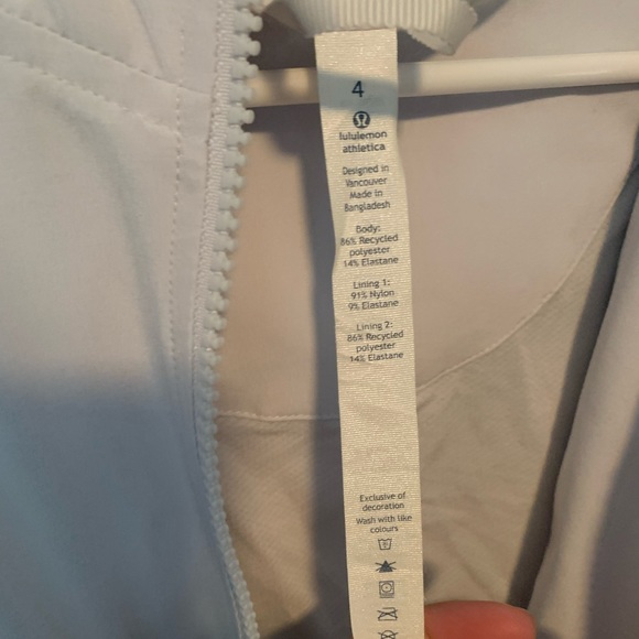 Lululemon Cinch at the Waist Rain Jacket - Picture 3 of 4